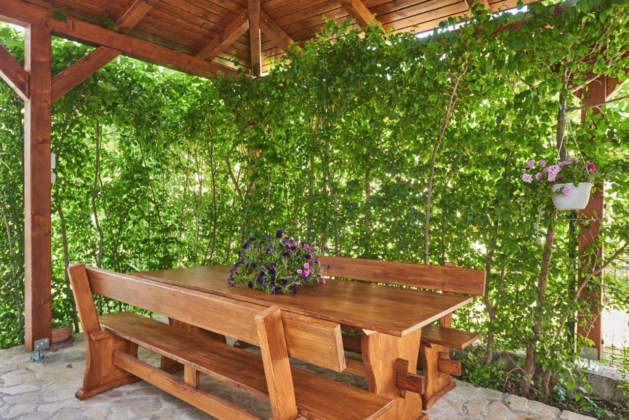 Villa Barbara-Kastela With Heated Pool Exterior photo