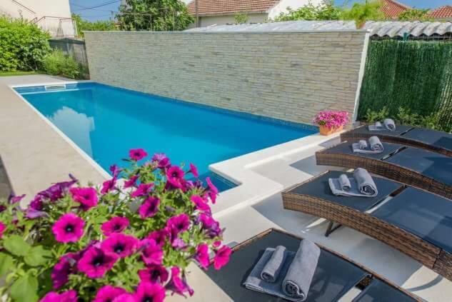 Villa Barbara-Kastela With Heated Pool Exterior photo