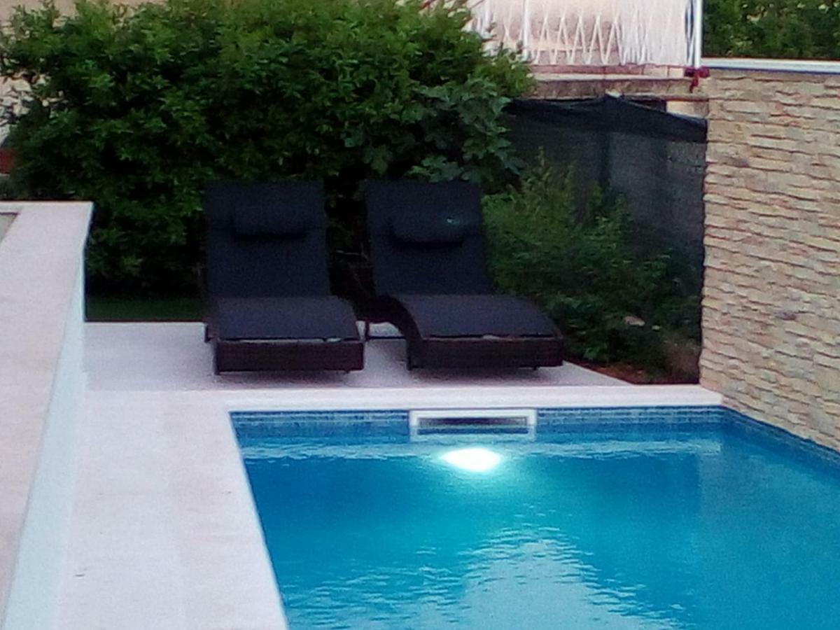 Villa Barbara-Kastela With Heated Pool Exterior photo