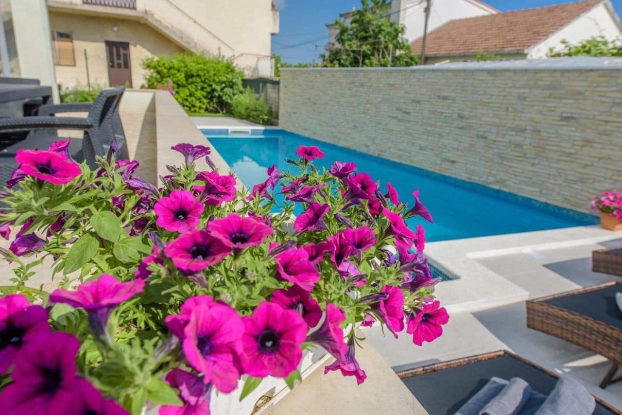 Villa Barbara-Kastela With Heated Pool Exterior photo