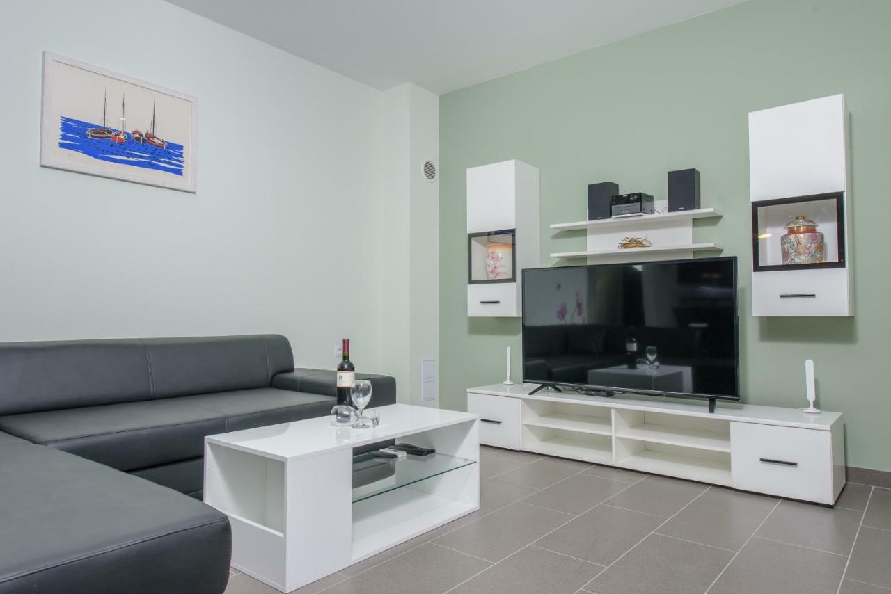 Villa Barbara-Kastela With Heated Pool Exterior photo