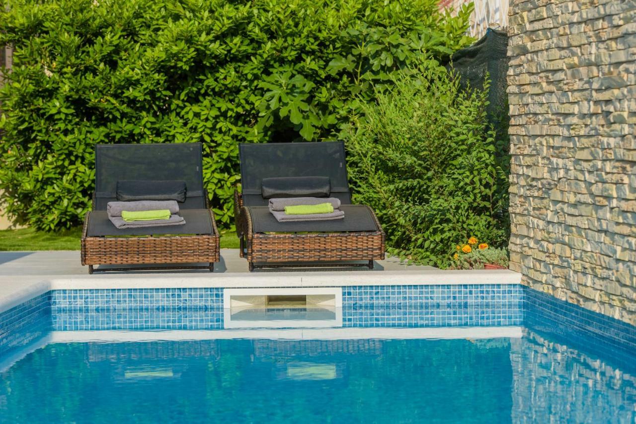 Villa Barbara-Kastela With Heated Pool Exterior photo