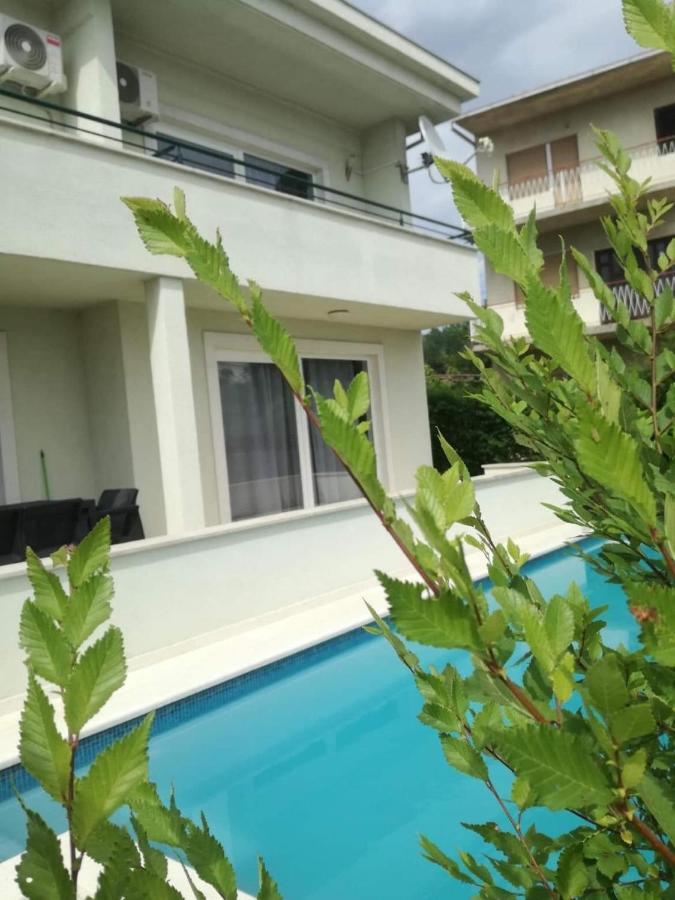 Villa Barbara-Kastela With Heated Pool Exterior photo